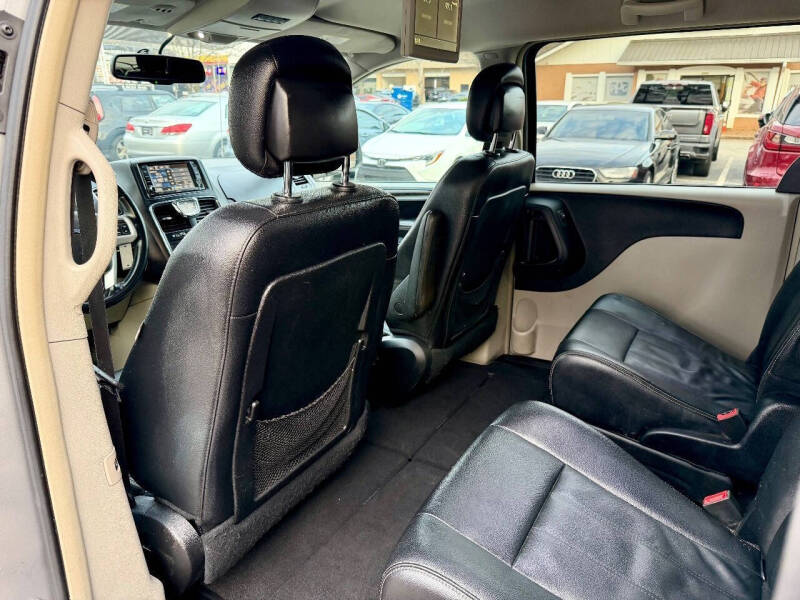 2016 Chrysler Town and Country Touring