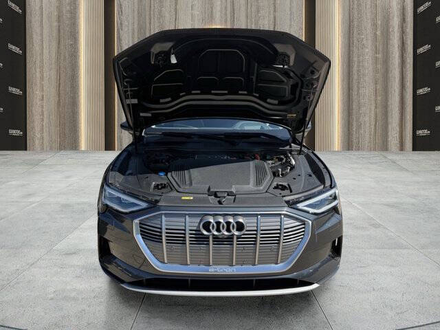 2019 Audi e-tron quattro Prestige