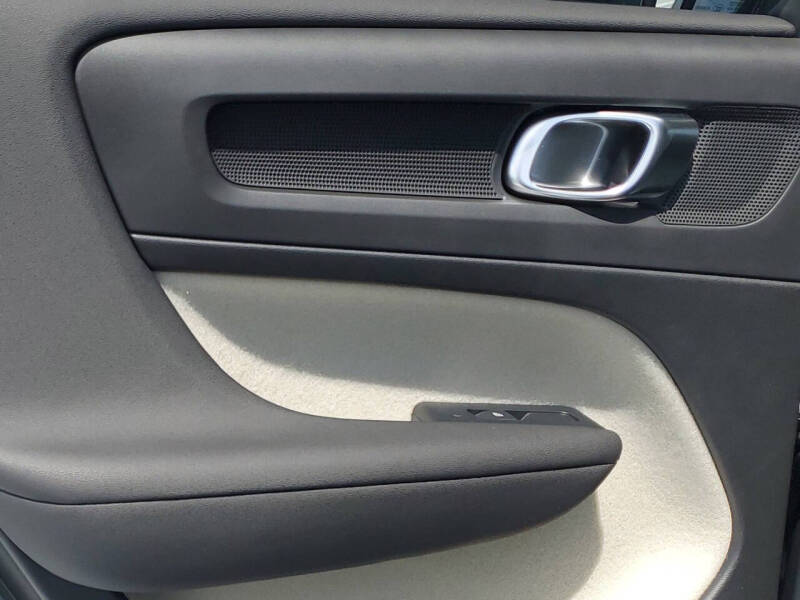 2026 Volvo XC40 B4 Plus