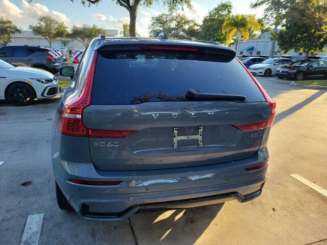 2024 Volvo XC60 B5 Core Dark Theme