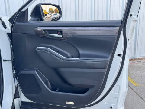 2022 Toyota Highlander Platinum