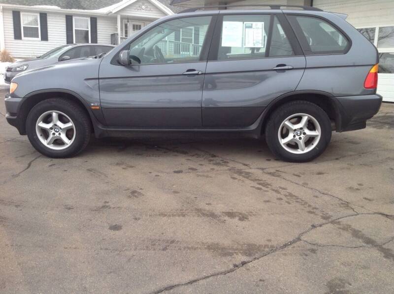 2002 BMW X5 for sale at VAUGHN'S AUTOMOTIVE in Dubuque IA
