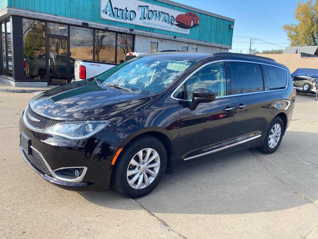 Gray 2017 Chrysler Pacifica Touring-L Touring-L 4dr Mini-Van 1