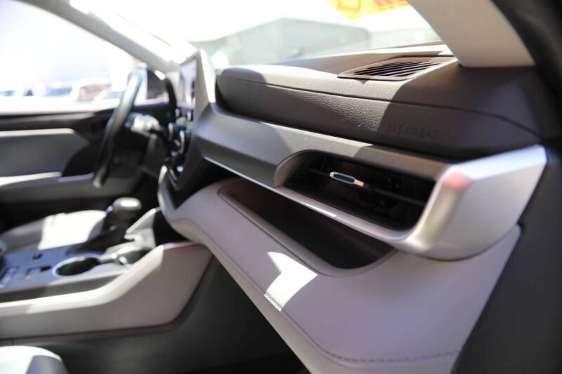 2022 Toyota Highlander LE