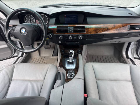 2009 BMW 5 Series 528i