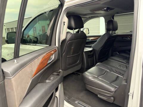 2018 Cadillac Escalade ESV Luxury