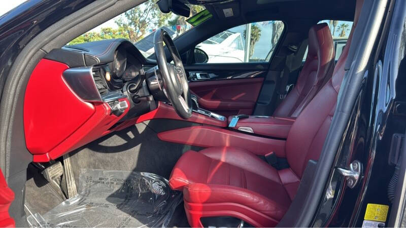 2018 Porsche Panamera 4