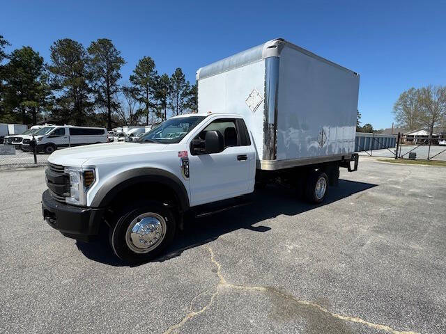 2018 Ford F-450 Super Duty Chassis Cab's photo