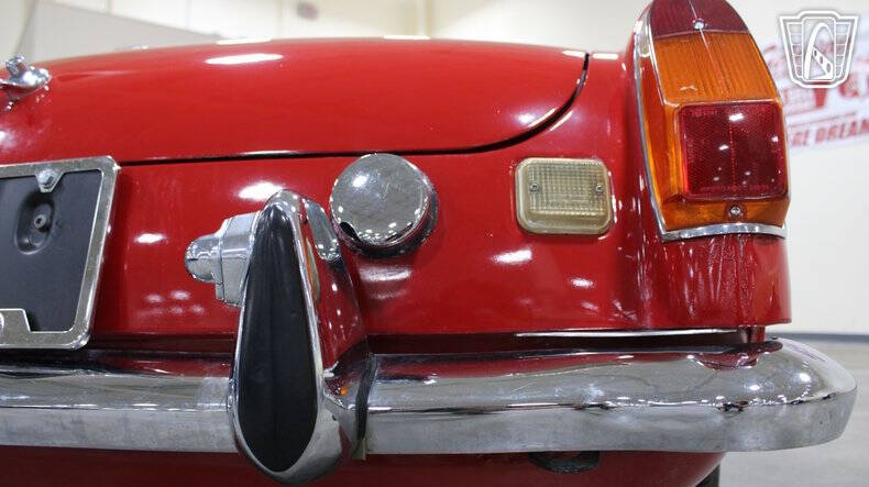1972 MG B
