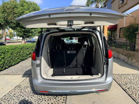 2017 Chrysler Pacifica Touring-L