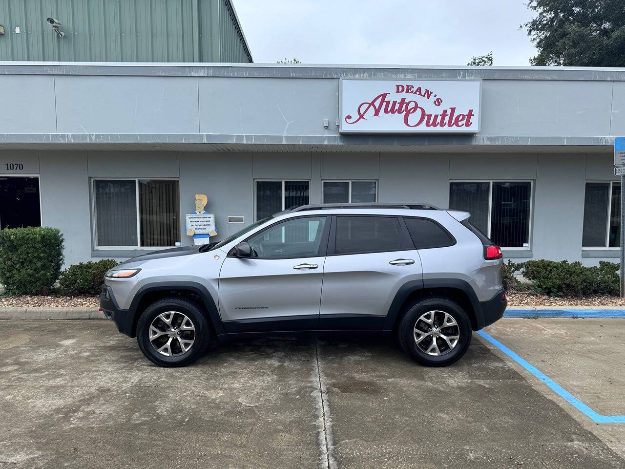 2014 Jeep Cherokee for sale at Deans Auto Outlet in Ormond Beach, FL