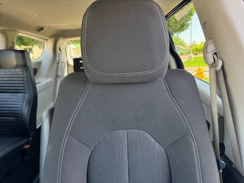2024 Chrysler Voyager LX