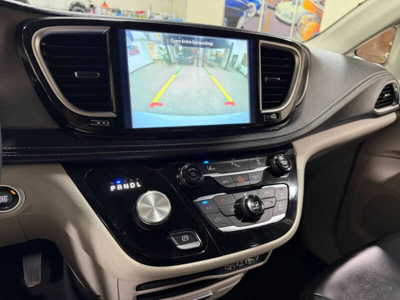 2023 Chrysler Pacifica Plug-In Hybrid Touring L