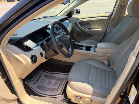 2014 Ford Taurus SE