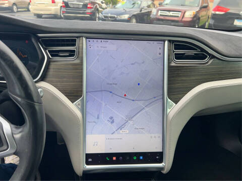 2015 Tesla Model S 70D