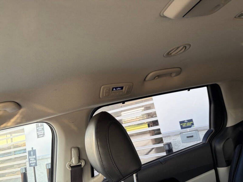 2023 Kia Carnival EX