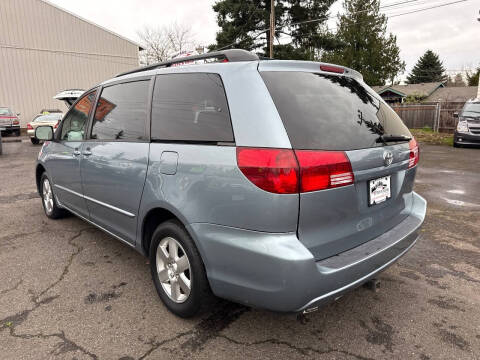 2004 Toyota Sienna LE 7 Passenger