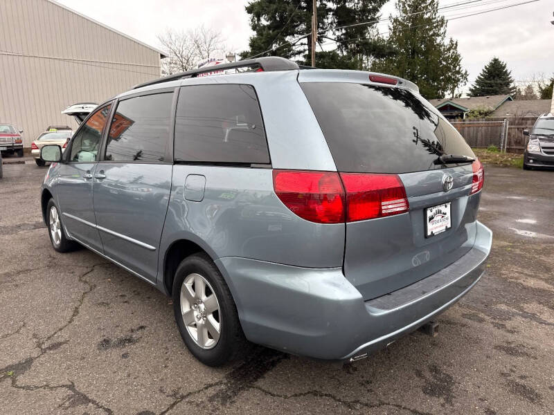 2004 Toyota Sienna LE 7 Passenger