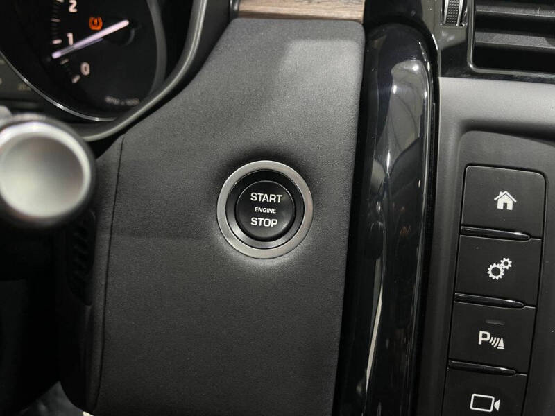 2017 Land Rover Discovery SE