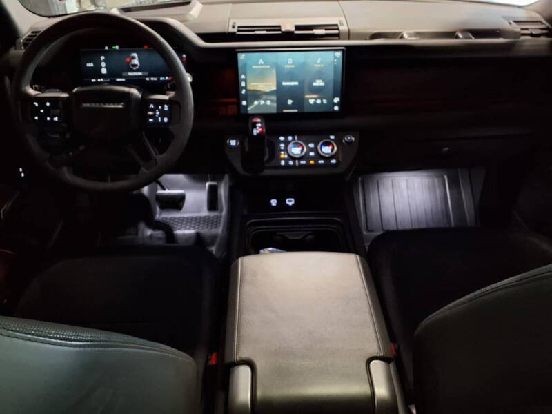 2023 Land Rover Defender 110 V8