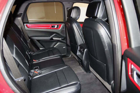 2022 Porsche Cayenne Platinum Edition