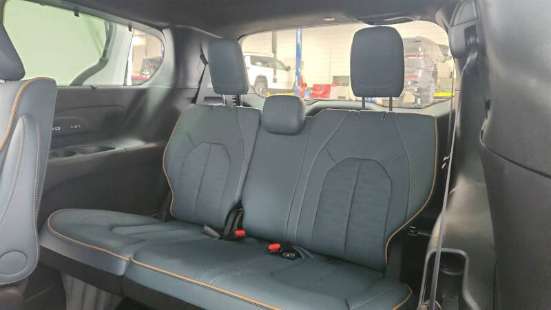 2027 Chrysler Pacifica Pinnacle