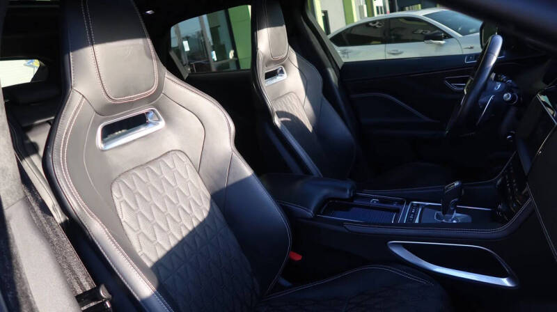 2020 Jaguar F-PACE SVR