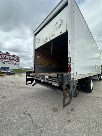 2017 Freightliner M2 106