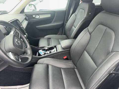 2025 Volvo XC40 B5 Plus Bright Theme