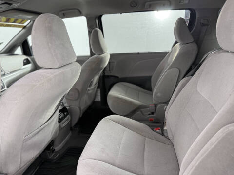 2020 Toyota Sienna LE Mobility 7-Passenger