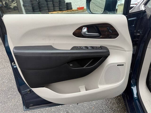 2022 Chrysler Pacifica Hybrid Limited