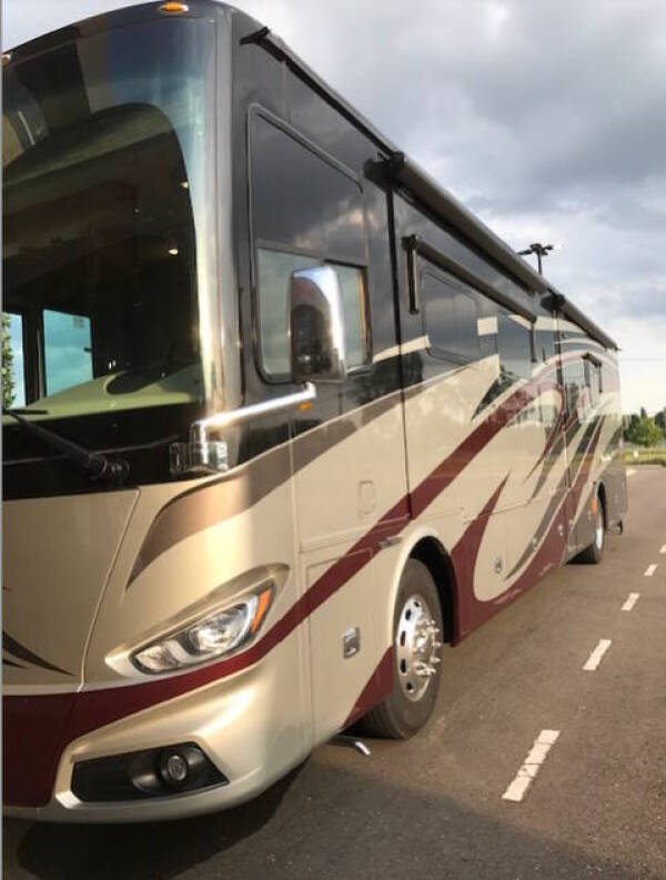 2017 Tiffin Phaeton 40AH