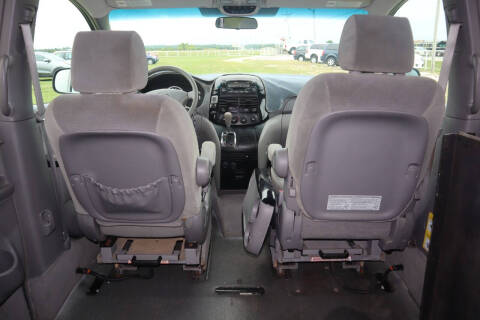 2004 Toyota Sienna LE 7 Passenger