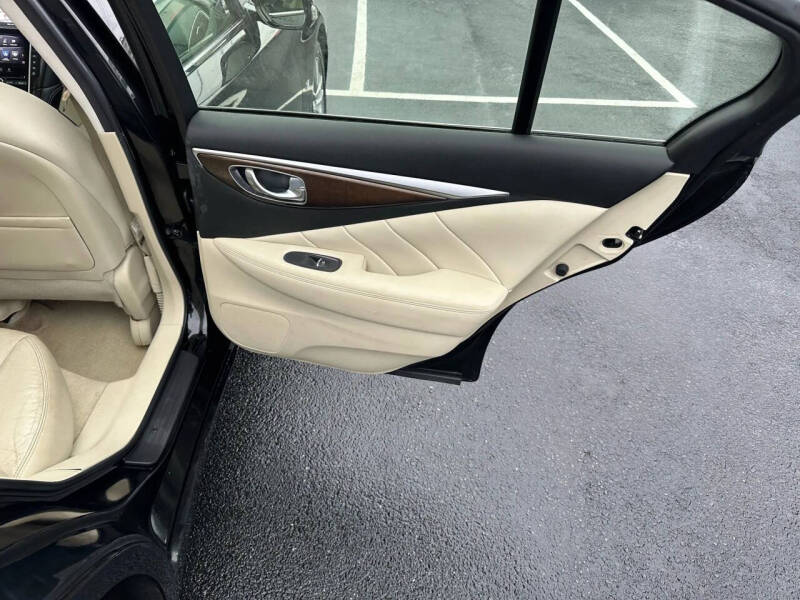 2015 Infiniti Q50 Premium