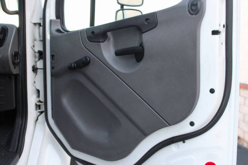 2019 Freightliner M2 106