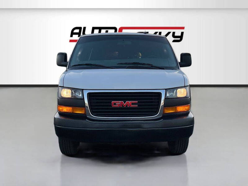 2022 GMC Savana 2500