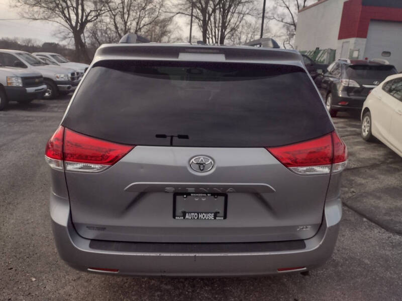 2014 Toyota Sienna XLE photo 6