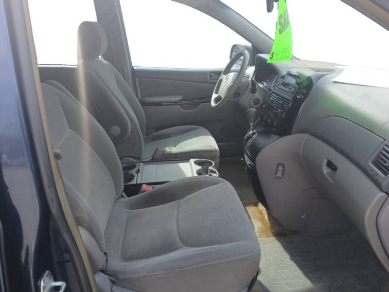 2005 Toyota Sienna LE 7 Passenger