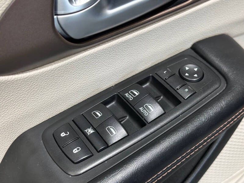 2017 Chrysler Pacifica Touring-L