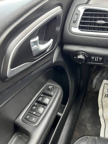 2017 Chrysler 200 Limited