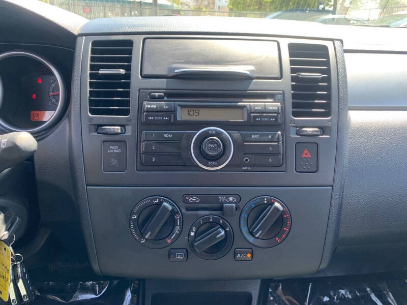 2011 Nissan Versa 1.8 S
