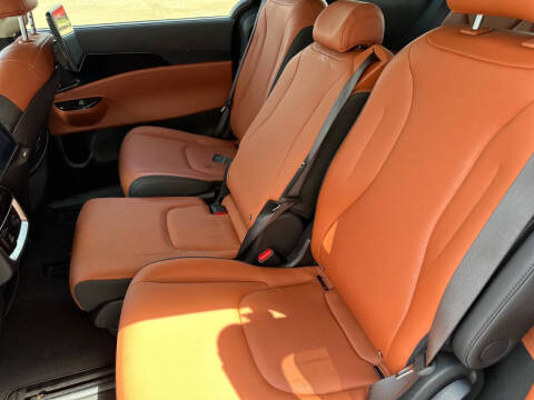 2024 Kia Carnival SX