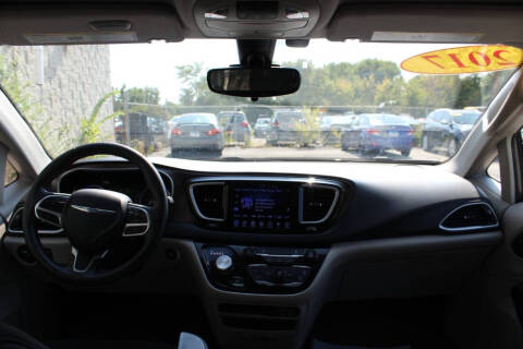 2017 Chrysler Pacifica Touring-L