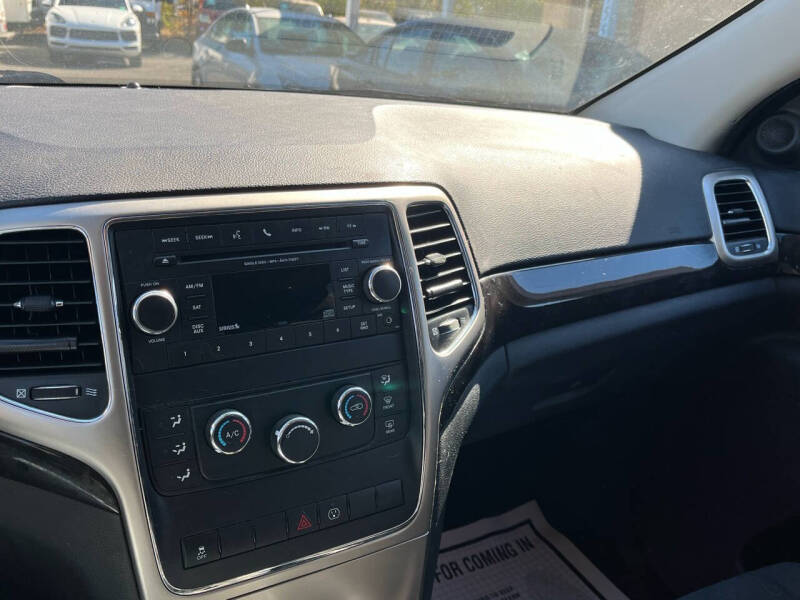 2013 Jeep Grand Cherokee Laredo photo 28