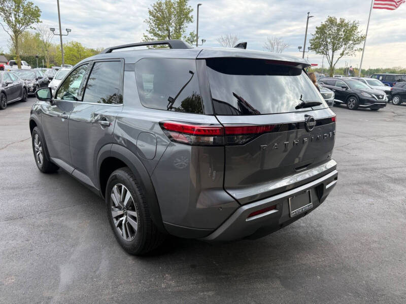 2026 Nissan Pathfinder SL