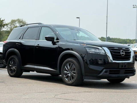 2022 Nissan Pathfinder SV