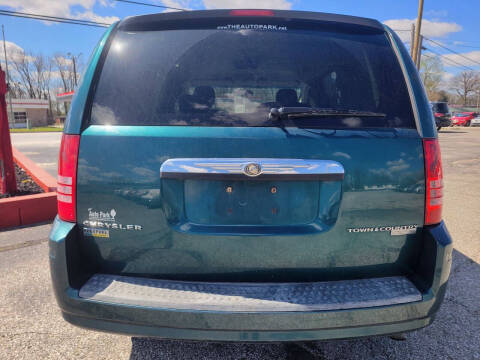 2009 Chrysler Town and Country LX