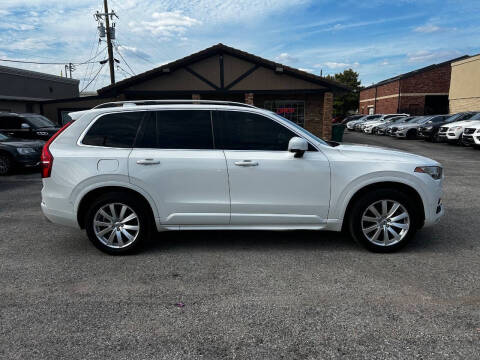 2016 Volvo XC90 T6 Momentum