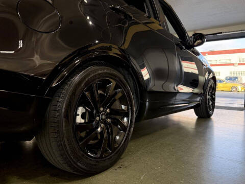 2020 Land Rover Discovery Landmark Edition