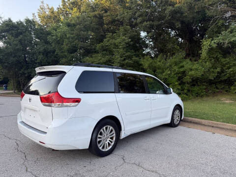 2012 Toyota Sienna XLE 8-Passenger